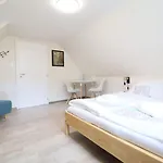 Adel * Český Krumlov
